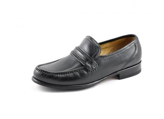 LOAKE Rome Moccasin shoe - Black - Angle View